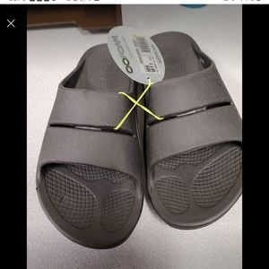OOFOS SLIDES